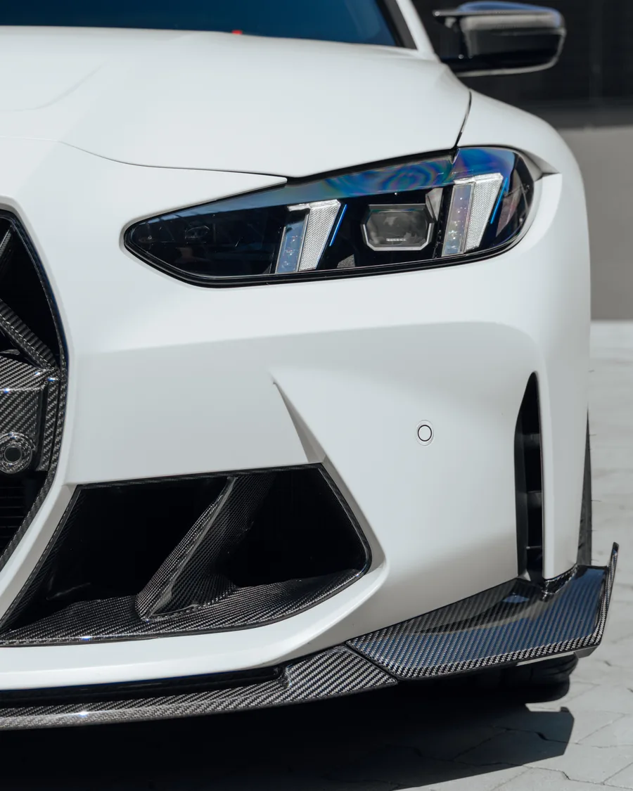 Carbonowy splitter przedni w stylu CS na zderzaku BMW M3